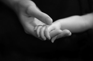hands-istock-infant-holding-mothers-hand-bw